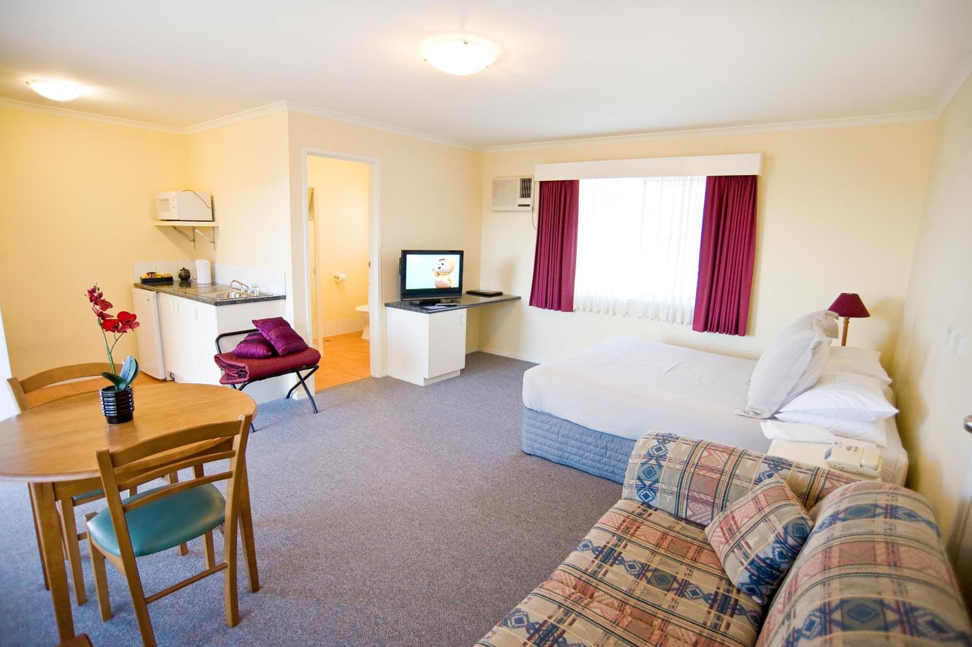 Redwood Manor Motel Apartments Warrnambool Exterior foto
