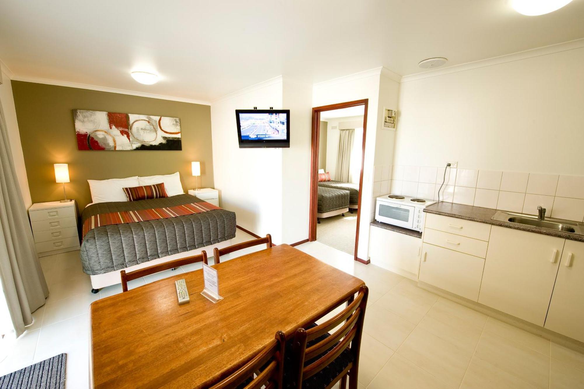 Redwood Manor Motel Apartments Warrnambool Exterior foto