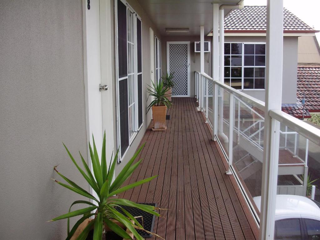 Redwood Manor Motel Apartments Warrnambool Exterior foto