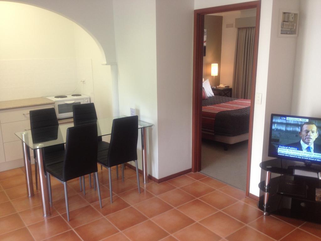 Redwood Manor Motel Apartments Warrnambool Exterior foto